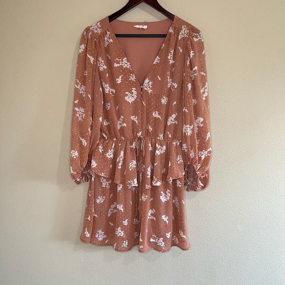 entro Dresses & Skirts - Entro size L dusty pink ruffly dress
